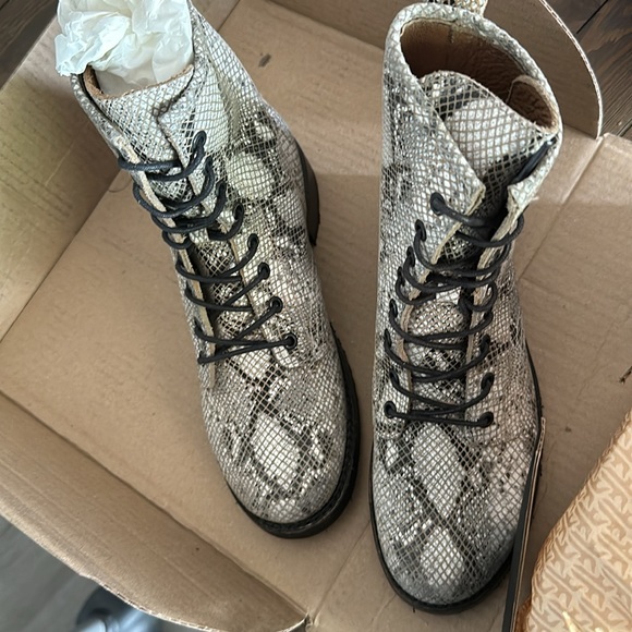 Frye snakeskin boots - Picture 7 of 10